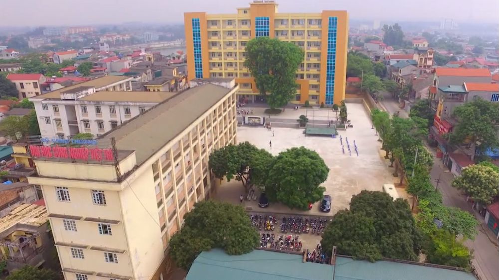 Trao Giấy chứng nhận kiểm định chất lượng cơ sở giáo dục chu kỳ 2 Trường Đại học Công nghiệp Việt Trì